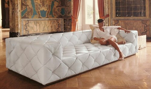 canape en cuir d'un couleur blanc de luxe élégant