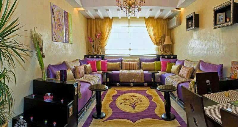 decoration-salon-marocain-oriental-en-violet